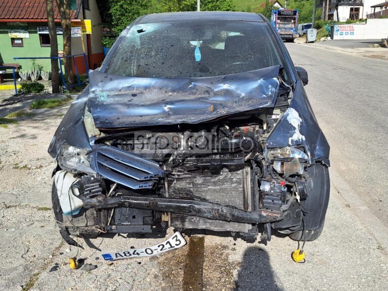 U automobilu su se nalazili mladić i djevojka, a vozilom je upravljao muškarac koji je  policijski službenik koji se u tom trenutku nalazio van dužnosti.