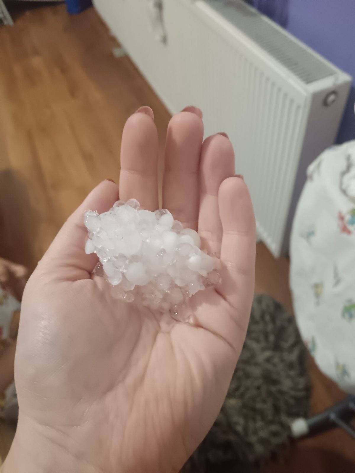 Nevrijeme u komšiluku: Ulice poplavljene, led veličine jajeta, mještani ne pamte ovakvo nevrijeme