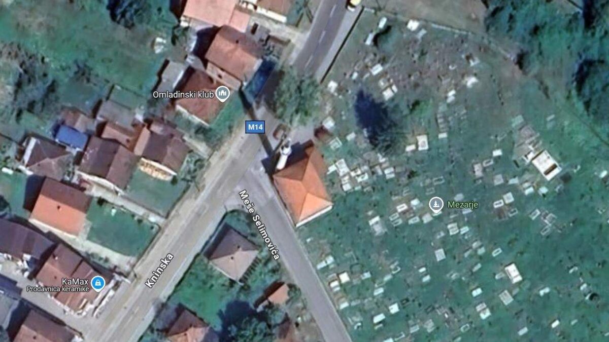 Bošnjački intelektualci i predstavnici vjerskih zajednica smatraju da se radi o smišljenoj akciji brisanja islamskog identiteta, koja ima jasne političke i ideološke konotacije