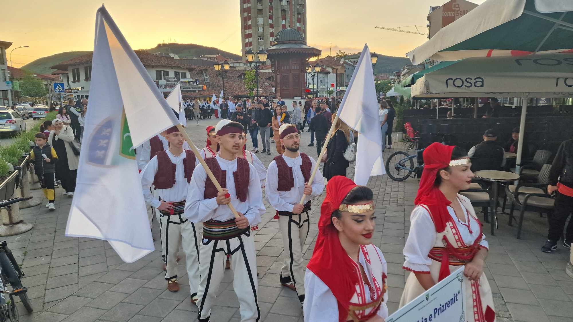 O bosanskom jeziku, historiji, razvoju, identitetu, dijalektima govorili su brojni profesori iz Srbije, Crne Gore, Turske, Kosova, SAD-a i Bosne i Hercegovine