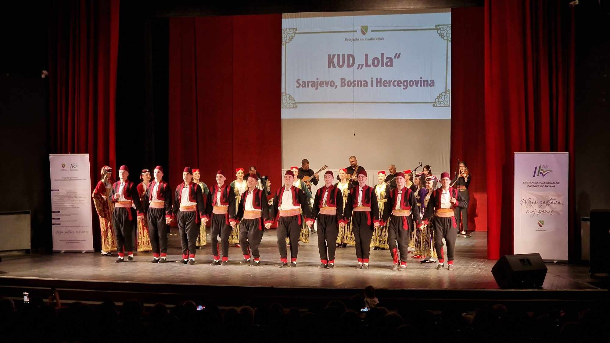 O bosanskom jeziku, historiji, razvoju, identitetu, dijalektima govorili su brojni profesori iz Srbije, Crne Gore, Turske, Kosova, SAD-a i Bosne i Hercegovine