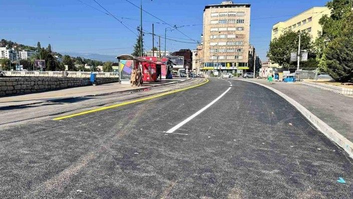 Danas počinju radovi na lijevoj strani saobraćajnice u ulici Obala Kulina bana u okviru projekta obnove saobraćajnice od Skenderije do mosta Ćumurija.