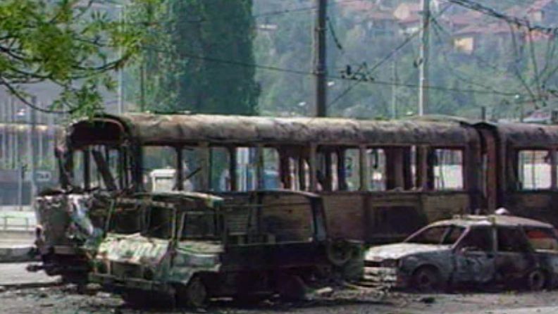 Pripadnici bivše JNA i paravojnih snaga bosanskih Srba, 2. maja 1992. g. pokušali su sa okolnih brda, ući u Sarajevo zauzeti zgradu Predsjedništva BiH i eliminisati rukovodstvo BiH
