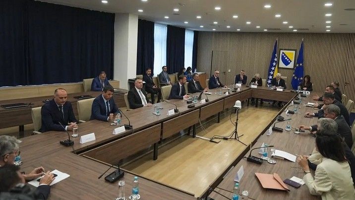 Ne možemo čekati niti HDZ niti SNSD niti bilo koga da se pokrene i odluči raditi u interesu građana, rekao je Nešković