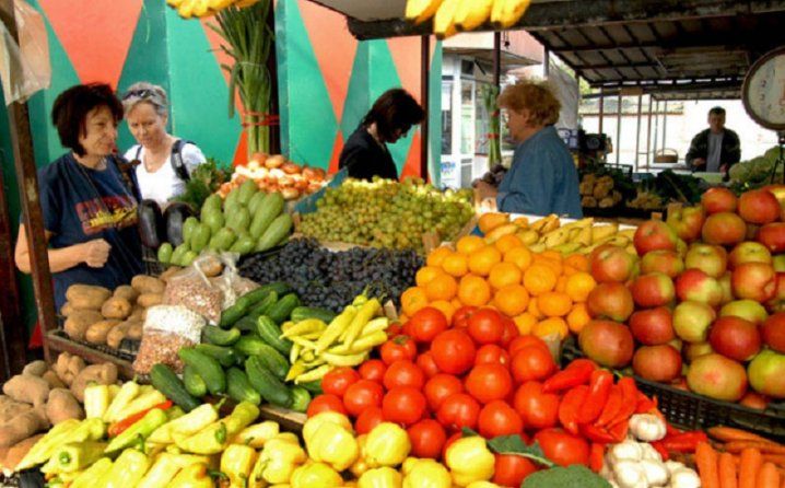 Ni pijaca više nije za običnog čovjeka: Grožđe skuplje od plate, a bijeli luk od mesa