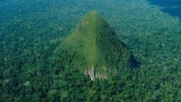 Dok neki izvori sugerišu da bi konusna formacija mogla biti ugašeni vulkan, drugi tvrde da je riječ o neobičnoj kamenoj formaciji.