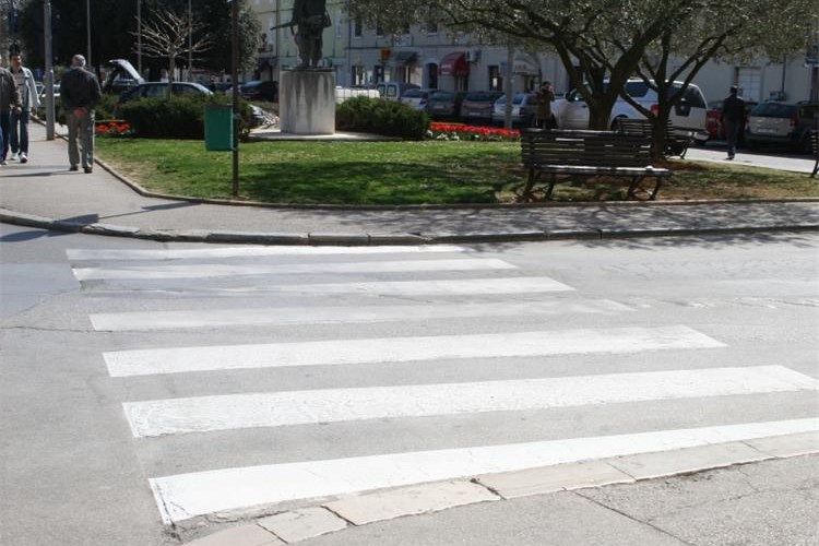 Djevojčica je u nesreći zadobila teške povrede, a liječnička pomoć pružena joj je u Klinici za dječje bolesti u Zagrebu.