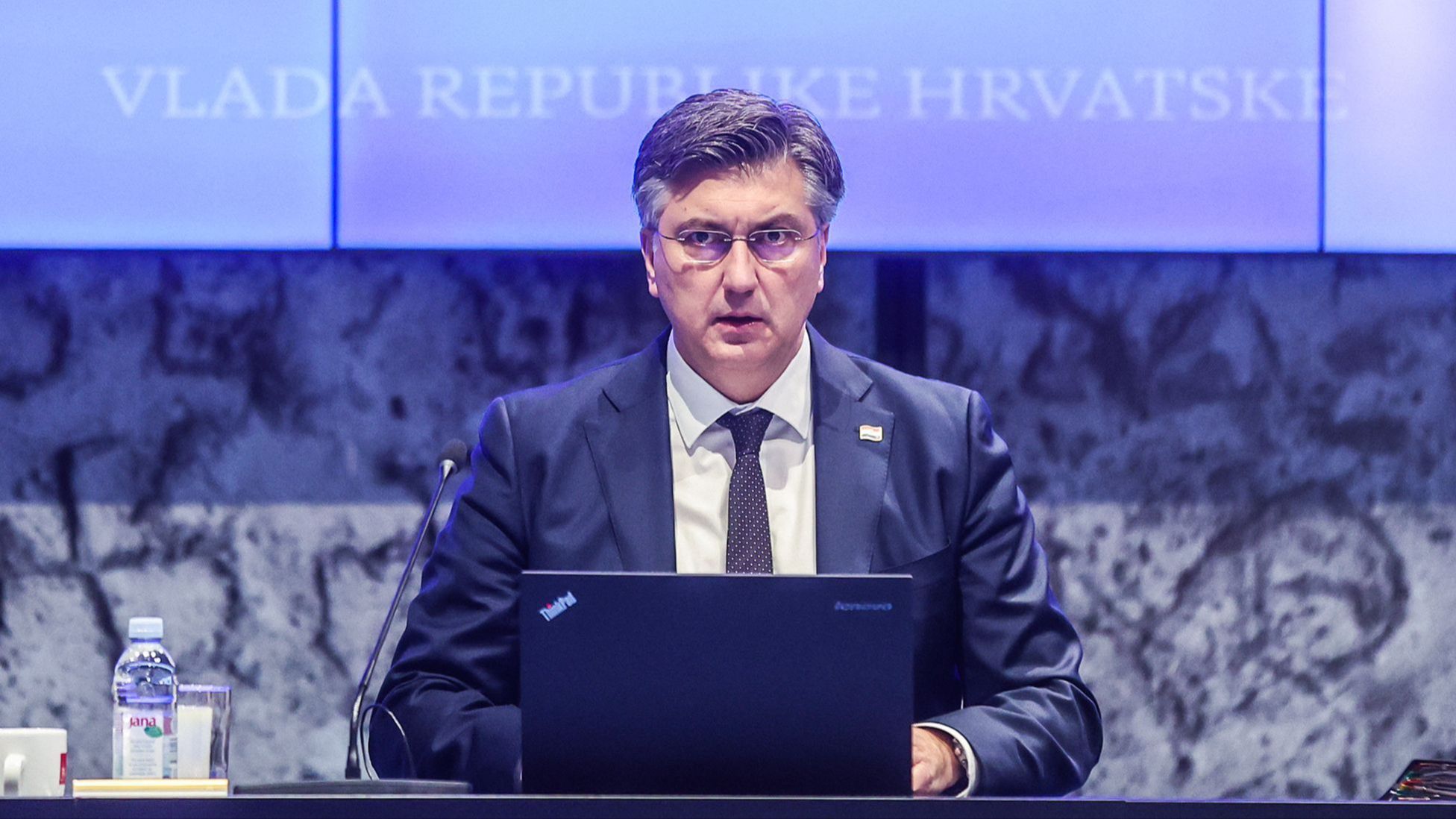 Za projekt “Dovršetak izgradnje Hrvatskog narodnog kazališta u Mostaru” u 2025. godini predlaže se izdvajanje 2 miliona eura