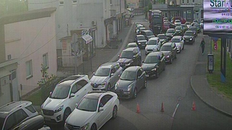 Zbog radova na putnoj infrastrukturi, usporen saobraćaj zabilježen je više dionica.
