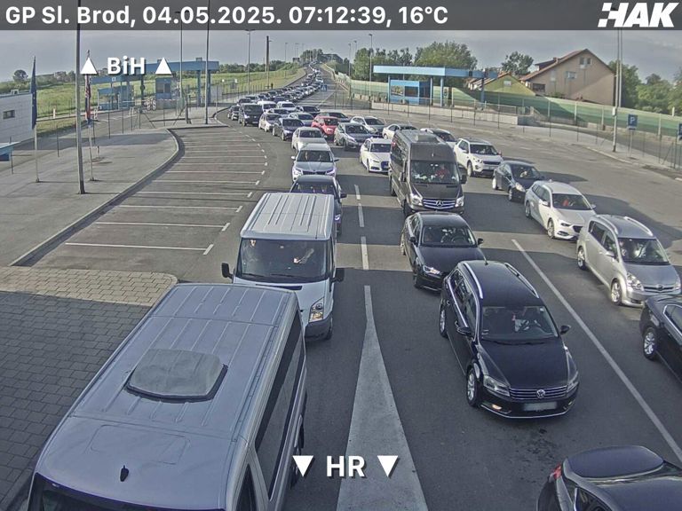 Zbog radova na putnoj infrastrukturi, usporen saobraćaj zabilježen je više dionica.