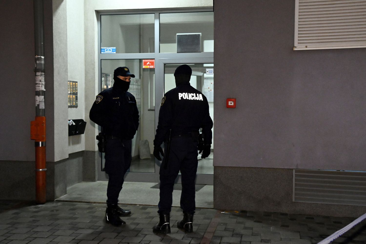 function r(){if(it(n),n.value===Hm){let o=null;throw new D(-950,o)}return n.value}