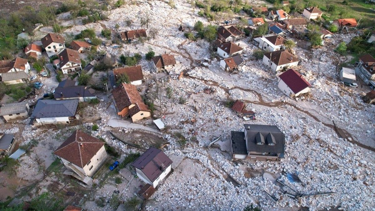 Predlagač podsjeća da je određeni broj stanovnika na navedenim područjima ostao bez adekvatnog smještaja