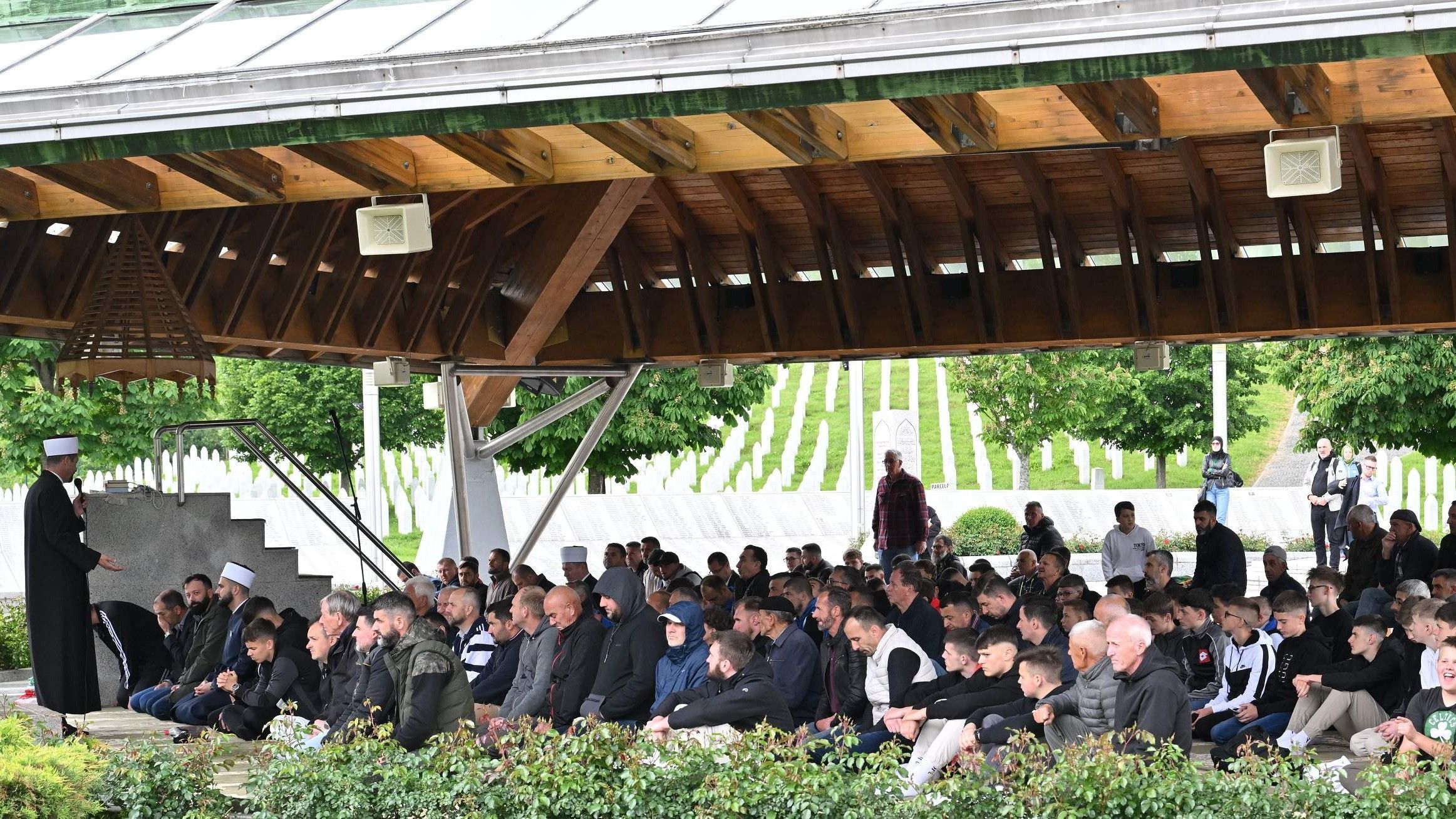 Muftija Porić u Potočarima: Srebrenica nas obavezuje da širimo istinu o njoj