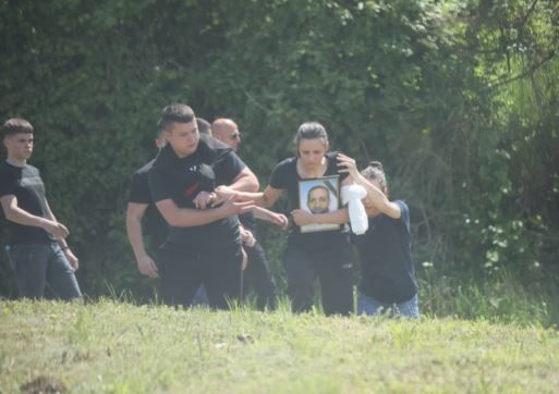Ne idi od mene tata! Potresne scene na sahrani Vladimira (49) koji je poginuo sa komšijama