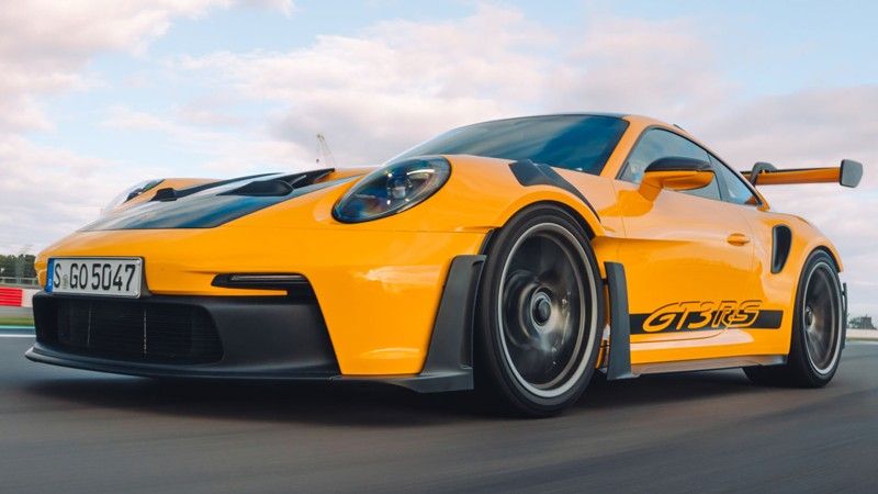 Na drugom mjestu je Mercedes Benz G klasa AMG G63 plaćen 459.438 KM, na trećem Porsche 911 Turbo vrijedan 446.540 KM.