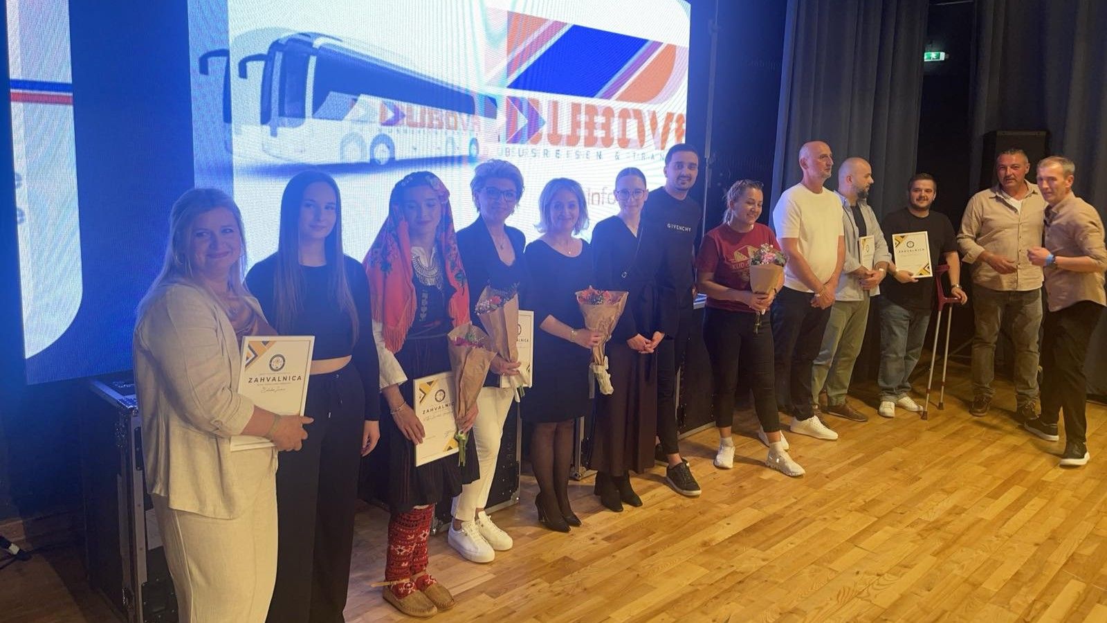 Tokom folklornog dijela večeri pored domaćina i njihovih folklornih sekcija, igrama iz BiH, ali i igrama iz regiona predstavile su se i folklorone sekcije