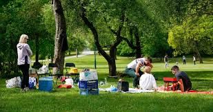 Slike sa mora, stvarnost sa minimalcima: Kako je BiH dočekala 1. maj?