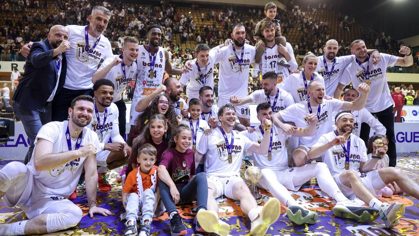 Uslijedilo je veliko slavlje, a dvoranom je grmjelo "Biće Bosna opet šampion".