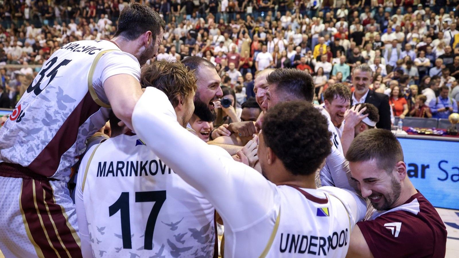 Uslijedilo je veliko slavlje, a dvoranom je grmjelo "Biće Bosna opet šampion".