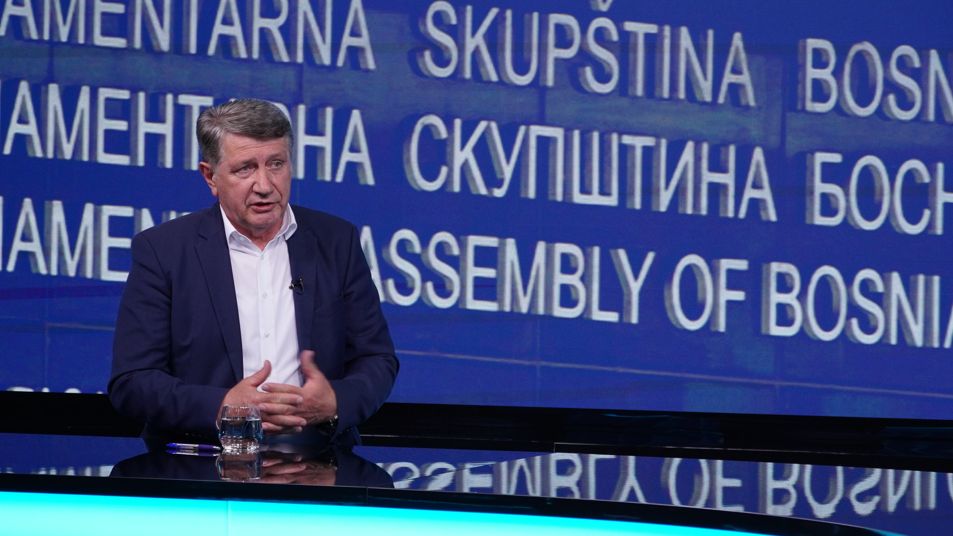 Zastupnik u Zastupničkom domu Parlamentarne skupštine Bosne i Hercegovine Safet Kešo bio je večeras gost emisije '7Plus'. 
