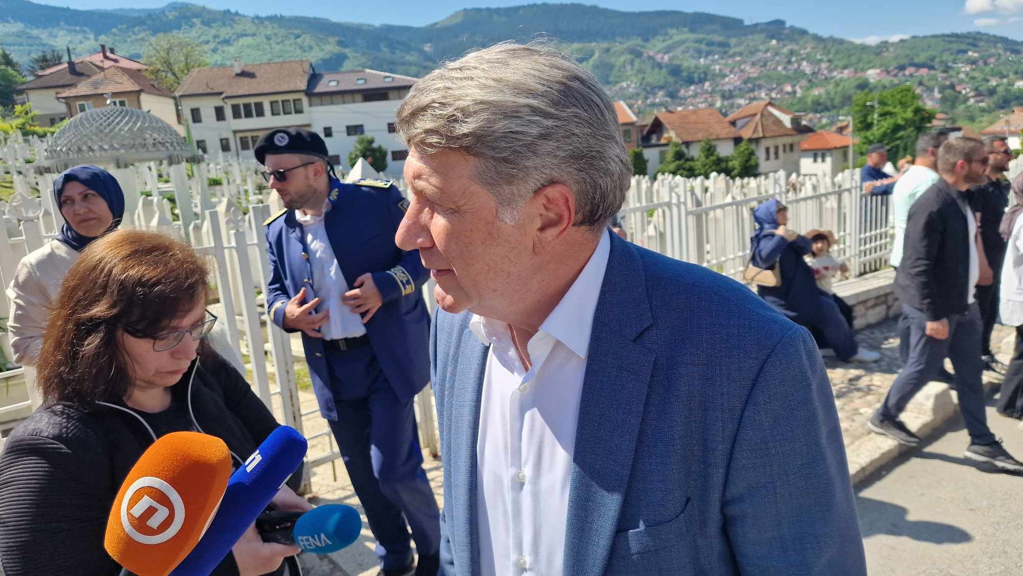 Poslana je poruka opredijeljenosti, riješenosti gotovo golorukog naroda da će braniti svoju zemlju, čast, dostojanstvo, pravo na slobodu i život...