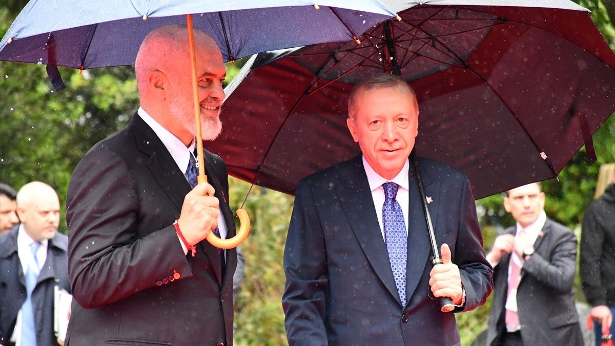 Počeo 6. samit Evropske političke zajednice u Tirani: Rama dočekao Meloni na koljenima