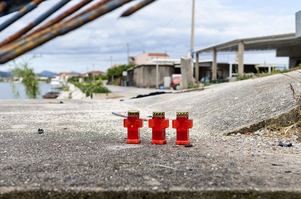 Sinoć oko 23 sata u mjestu Podgradina, u općini Slivno, dogodila se teška saobraćajna nesreća u kojoj su poginule tri osobe.