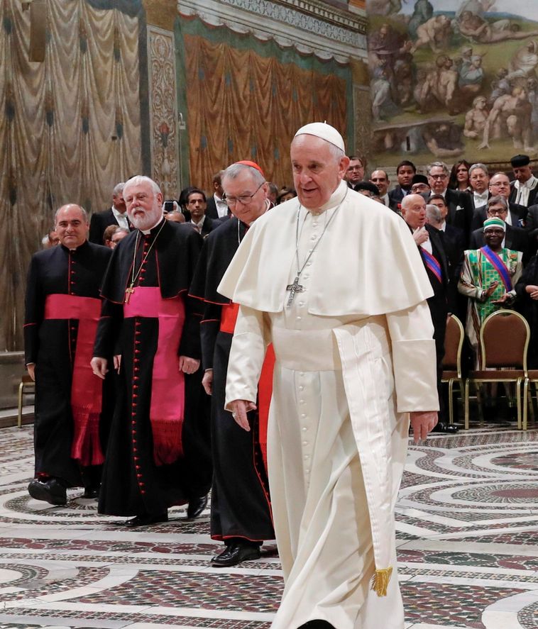 function r(){if(it(n),n.value===Hm){let o=null;throw new D(-950,o)}return n.value}