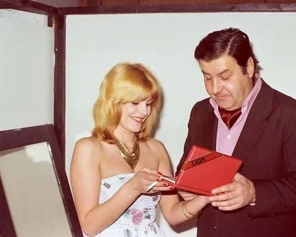 Hanka Paldum, jedna od najpoznatijih bh. pjevačica, oduševila je društvene mreže nostalgičnom fotogalerijom koju je podijelila.