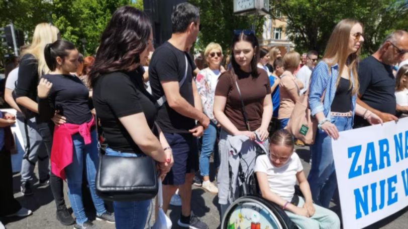 Dok Dodik Srbuje i Rusuje: Protesti u Banjoj Luci - roditelji djece s poteškoćama traže svoja prava