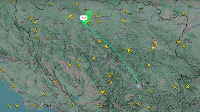 Isti avion je i u ranijim prilikama, poput posebne sjednice NSRS, letio iznad Banje Luke u koncentričnim krugovima