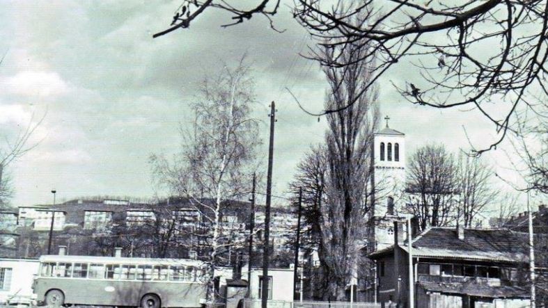 Pored kafane, pažnju je privlačila i fotografska radnja Capogas, gdje su mnogi razvijali filmove, izrađivali fotografije i bilježili najvažnije trenutke svog života