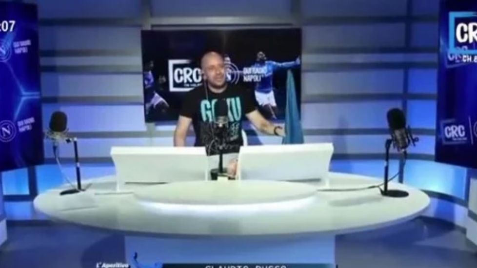 Trenutak potresa snimljen je tokom emisije u studiju radija CRC u Napulju