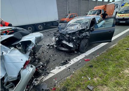 Policija je potvrdila da je u sudaru pet automobila povrijeđeno petero ljudi                  