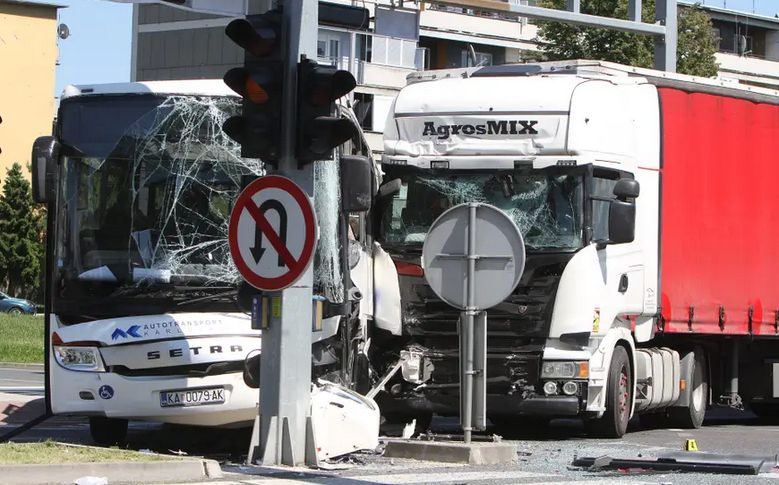 Zbog izazivanja nesreće u cestovnom saobraćaju protiv vozača autobusa slijedi podnošenje krivične prijave