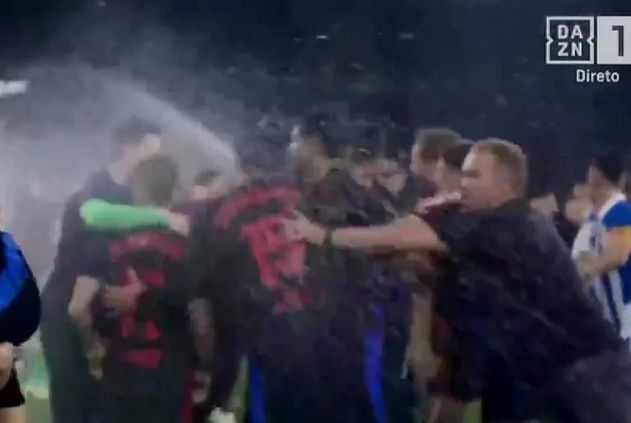 Igrači Barcelone su prekršili naredbu i počeli slaviti na stadionu Espanyola: Flick ih je ugurao u s