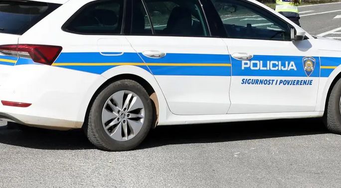 Djevojčica je u nesreći zadobila teške povrede, a liječnička pomoć pružena joj je u Klinici za dječje bolesti u Zagrebu.