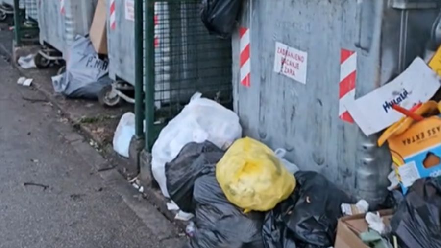 Mišljenja građana o ovom problemu su jedinstvena: svakodnevno se suočavaju s lošim uvjetima života, a najgore je to što niko ne preuzima odgovornost za to.