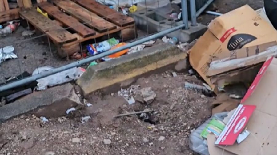 Mišljenja građana o ovom problemu su jedinstvena: svakodnevno se suočavaju s lošim uvjetima života, a najgore je to što niko ne preuzima odgovornost za to.