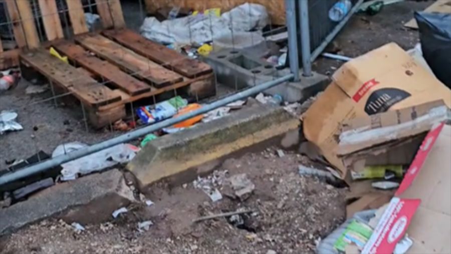 Mišljenja građana o ovom problemu su jedinstvena: svakodnevno se suočavaju s lošim uvjetima života, a najgore je to što niko ne preuzima odgovornost za to.