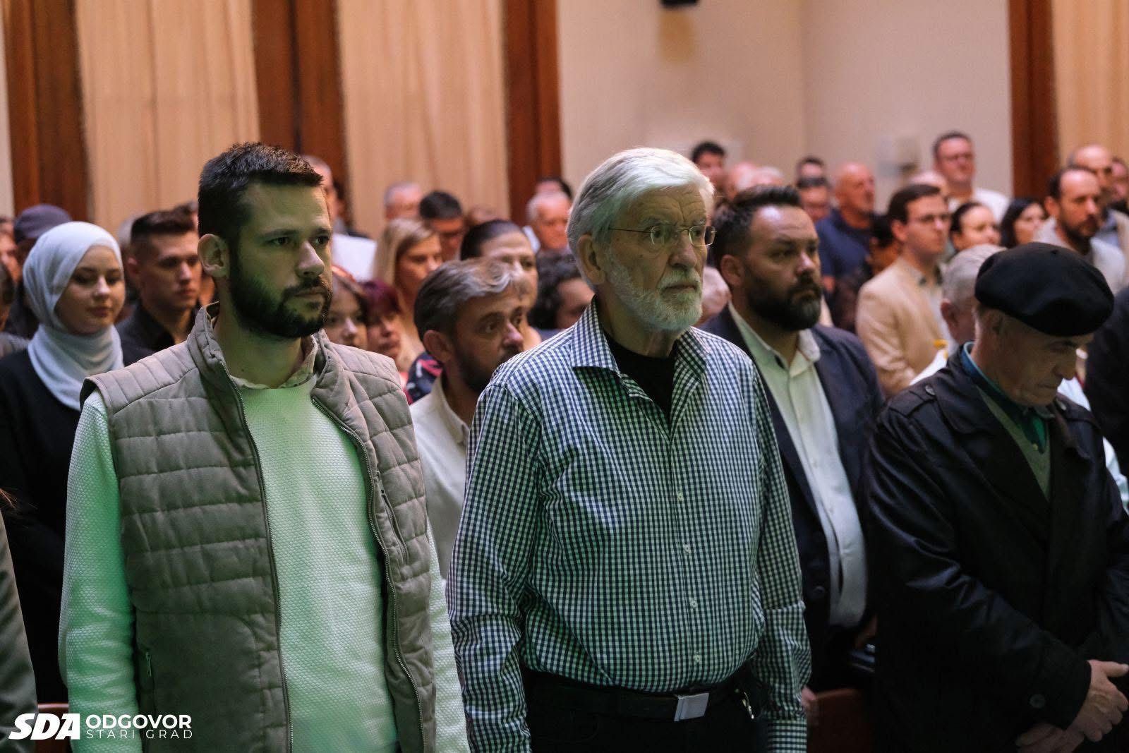 Uvodna izlaganja imali su istaknuti članovi SDA: Amor Mašović, Haris Zahiragić i Mahir Dević.