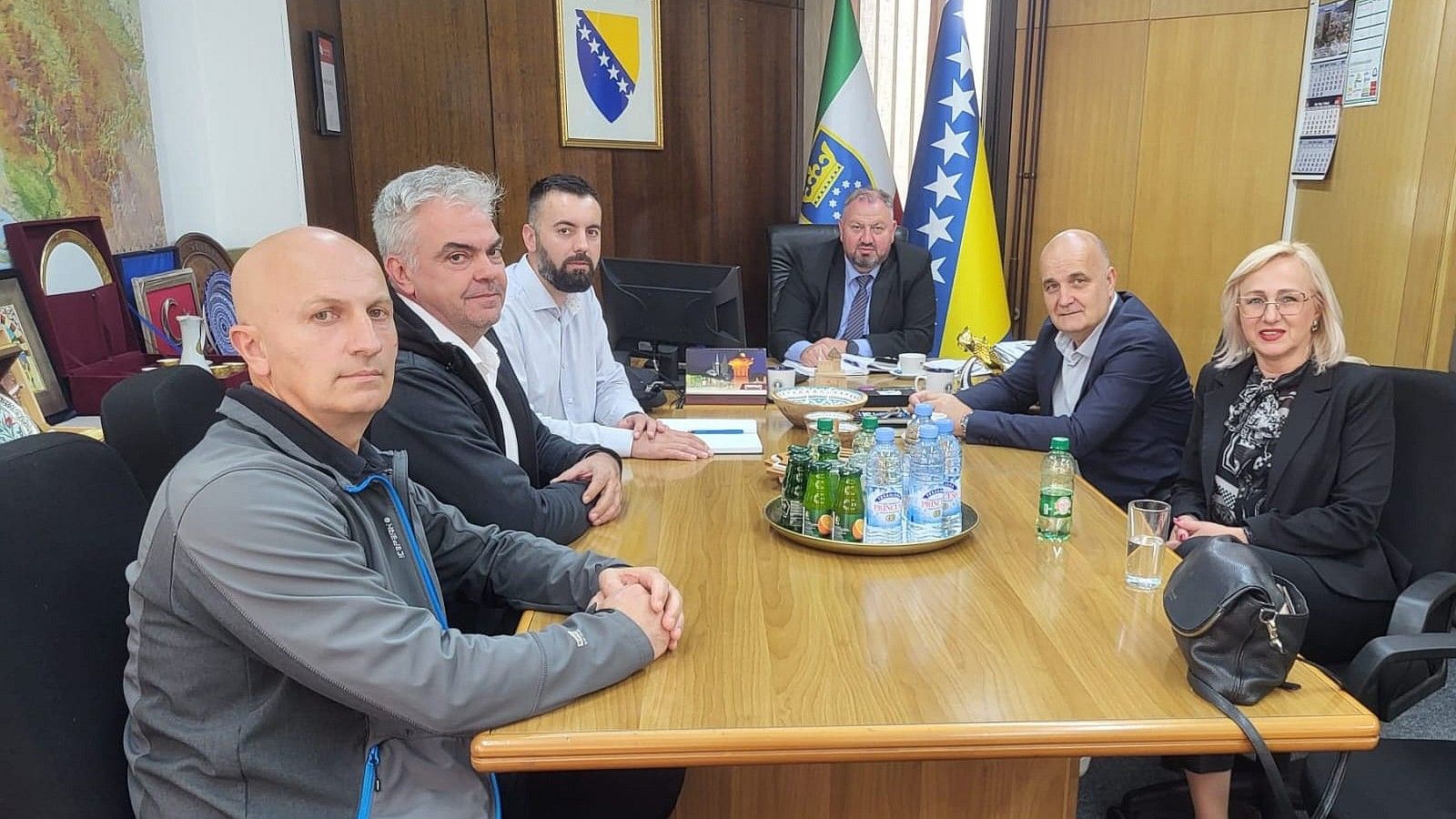 Ministar Šibonjić je izrazio podršku daljoj saradnji sa ovom firmom, posebno u kontekstu podizanja standarda sigurnosti i zaštite u radnim sredinama
