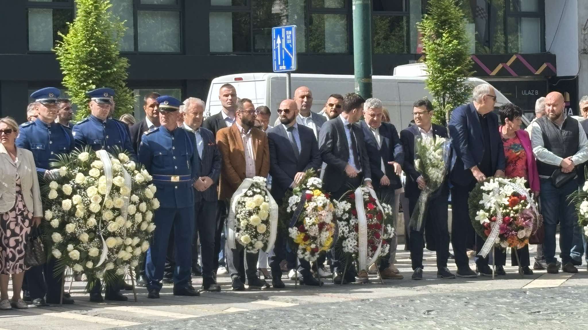 Prema podacima Udruženja roditelja ubijene djece tokom opsade Sarajeva ubijeno je 1.601 dijete.