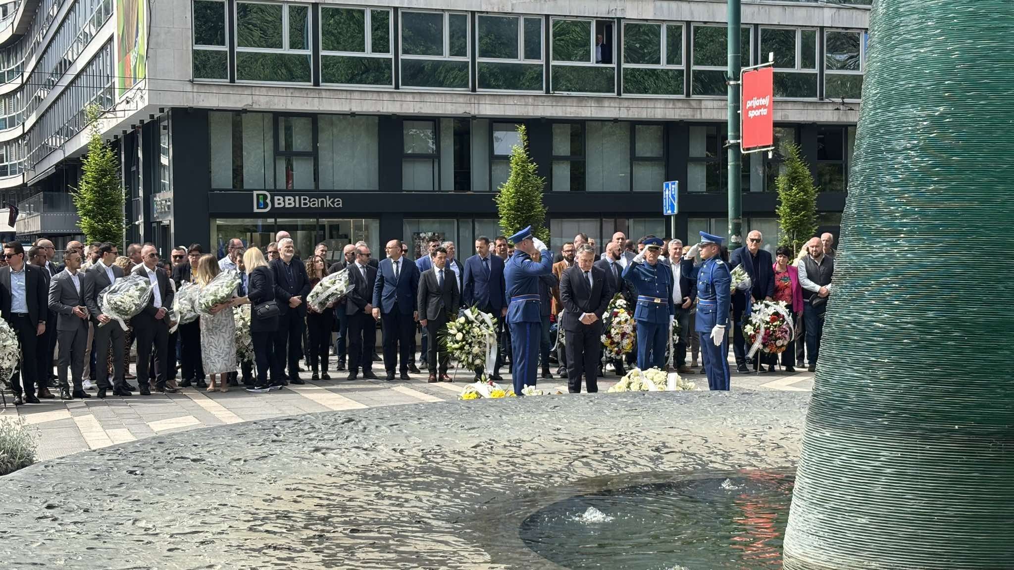 Prema podacima Udruženja roditelja ubijene djece tokom opsade Sarajeva ubijeno je 1.601 dijete.