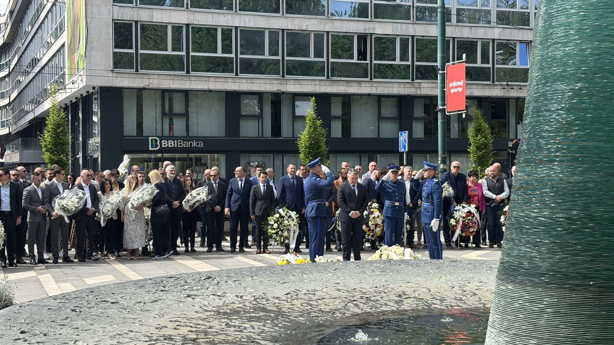 Prema podacima Udruženja roditelja ubijene djece tokom opsade Sarajeva ubijeno je 1.601 dijete.