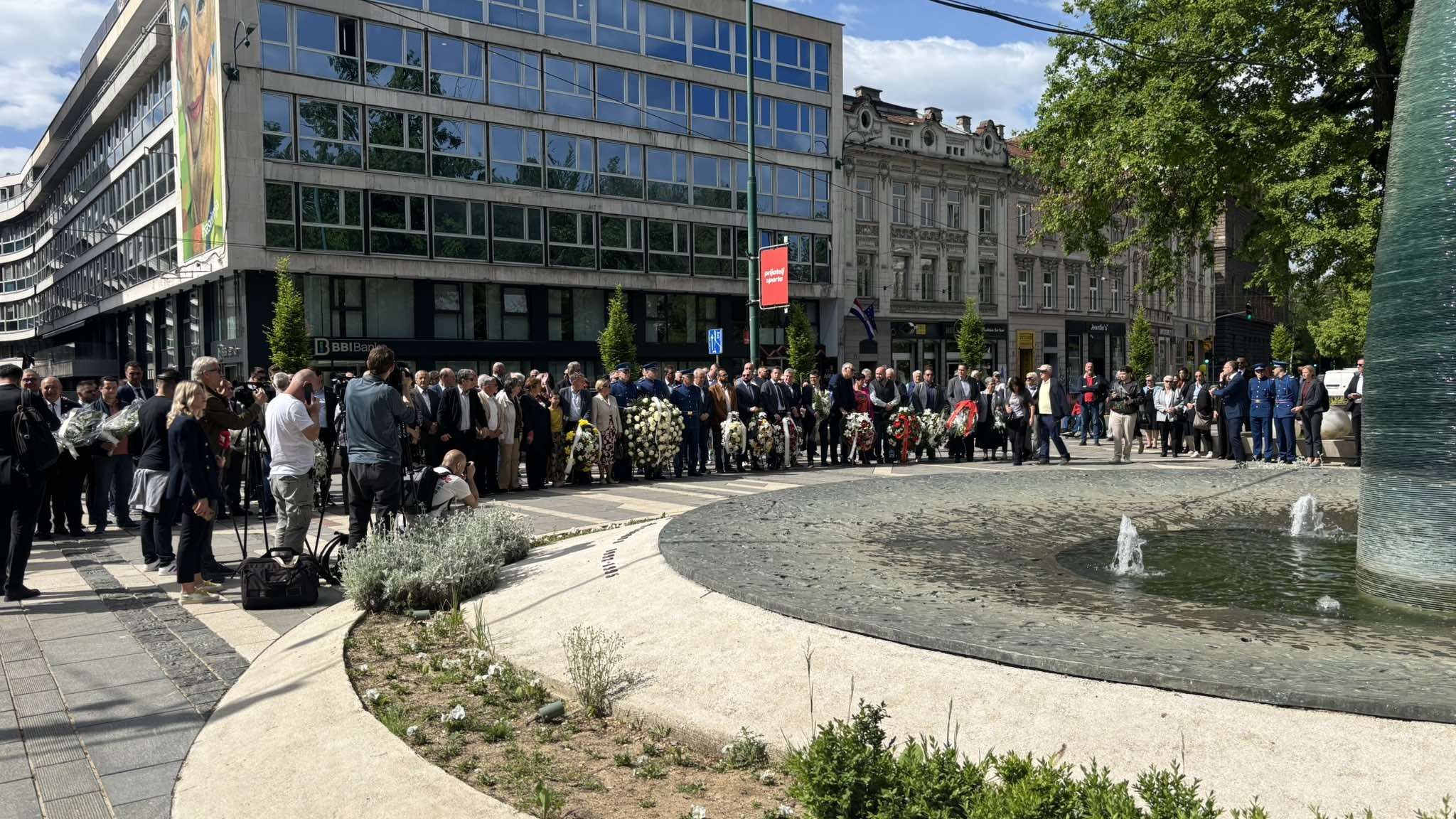 Prema podacima Udruženja roditelja ubijene djece tokom opsade Sarajeva ubijeno je 1.601 dijete.