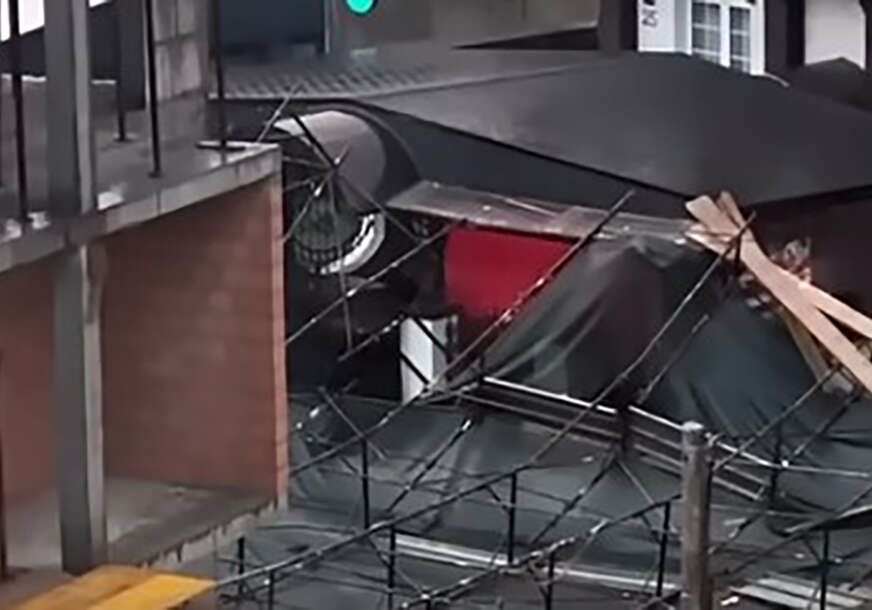 Miletić je dodao da je riječ o osobama muškog i ženskog pola koje nisu zadobile povrede.