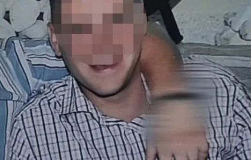 Slobodan V. (36) iz okoline Smedereva koji je poginuo u srijedu u saobraćajnoj nesreći u Vranovu, sahranjen je juče u prisustvu porodice i prijatelja u rodnom mjestu. 