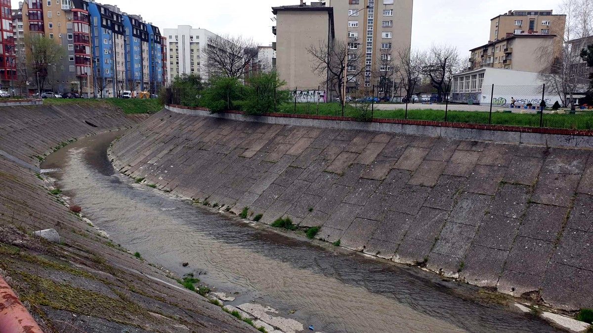 Prolaznik spasio dječaka koji je pao u rijeku Jalu