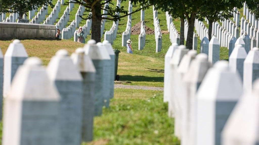 Između Rijeke Drine i Obale Gaze: Dva genocida našega doba